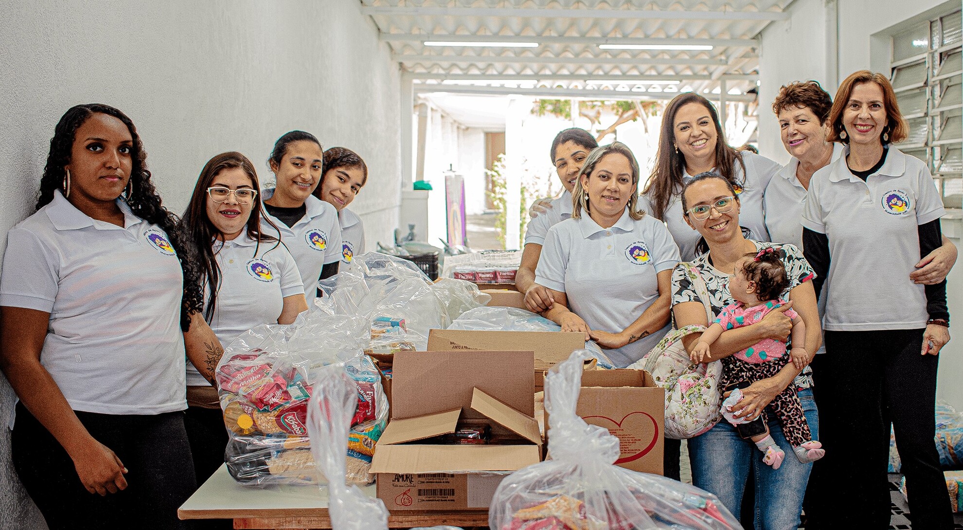 Rede de apoio para mães solo em São Paulo, oferecendo suporte e alimentos a famílias em vulnerabilidade. Coletivo de apoio à maternidade solo - SP