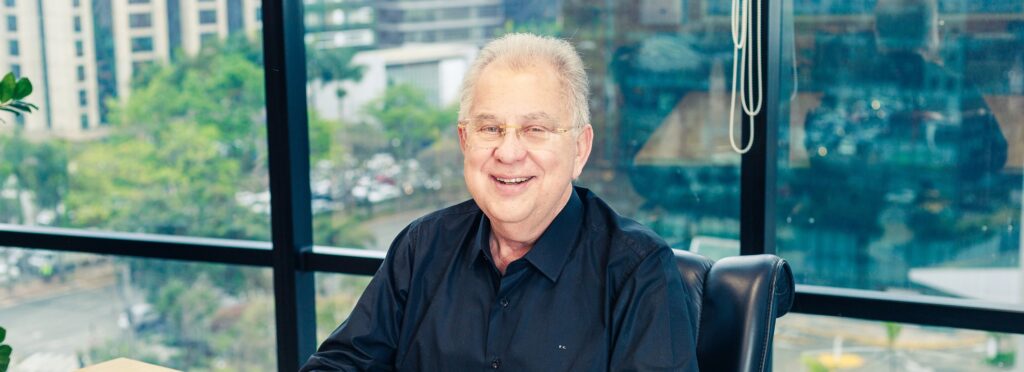 O vice-presidente do Conselho de Administração da Colpar Brasil, Francisco Carlos Jorge Colnaghi, destaca os avanços no saneamento básico no Brasil e ressalta a importância dos investimentos nessa área, que geram economia em saúde.