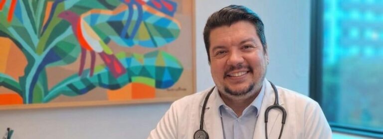 O pediatra Tiago Simões Leite alerta para a obesidade infantil no Brasil. Em 2025, 33% das crianças estão com excesso de peso.