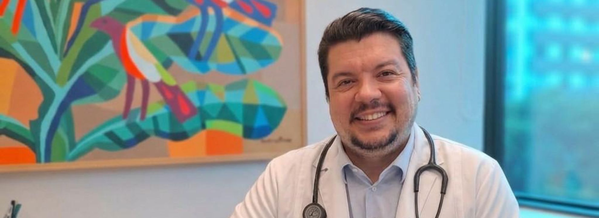 O pediatra Tiago Simões Leite alerta para a obesidade infantil no Brasil. Em 2025, 33% das crianças estão com excesso de peso.